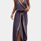 Lorena - Vestido Sofisticado com Detalhes Dourados