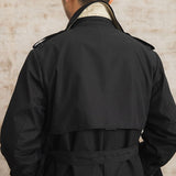 Trench Coat Londrino com Fecho Duplo e Cinto Ajustável