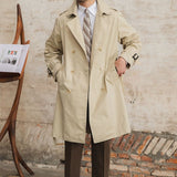 Trench Coat Londrino com Fecho Duplo e Cinto Ajustável