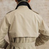 Trench Coat Londrino com Fecho Duplo e Cinto Ajustável