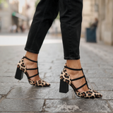 Botas Sofisticadas com Padrão de Leopardo