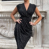Robe Midi Noire Éclatante avec Drapé