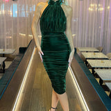 Vestido Midi Verde em Veludo com Decote Halter