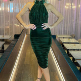 Vestido Midi Verde em Veludo com Decote Halter