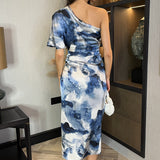 Robe Midi com Saia Plissada e Estampa de Mármore em Tons de Azul Marinho, com Um Ombro