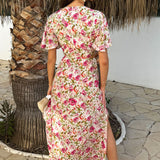 Robe Midi Floral Colorido com Decote em V e Detalhe de Nó