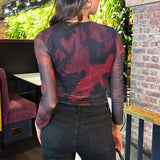 Body de rede em preto e burgundy com mangas longas