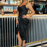 Vestido Midi Preto com Detalhes em Diamantes e Decote Drapê