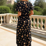 Vestido Midi Preto com Detalhes em Bege, Mangas Puff e Cintura Ajustável