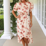 Robe Midi Floral em Tom de Pêssego com Mangas Bufantes e Detalhes Plissados Laterais