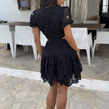 Robe Mini Noire en Crochet avec Découpes Empilées