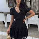 Robe Mini Noire en Crochet avec Découpes Empilées
