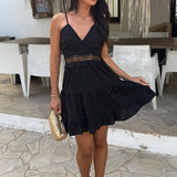 Mini Vestido Preto com Detalhes em Crochê e Costas Abertas com Corda