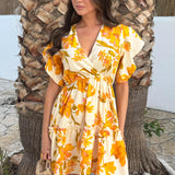 Vestido Mini Amarelo com Estampa Floral e Mangas de Borboleta