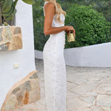 Robe midi blanche en dentelle avec décolleté racer et taille plissée