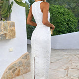 Robe midi blanche en dentelle avec décolleté racer et taille plissée
