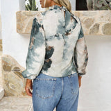 Blusa de gola longa com babados, estampa marmoreada em tom ovo de pato