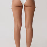 Biquíni Inferior Blossom com Laço Lateral - Tecido Texturizado Branco