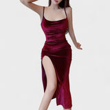 Gabriela - Vestido de Veludo com Aberturas Sofisticadas