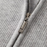 Cardigan de lã merino extra-fina com fechamento e detalhes em ribana