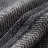 Conjunto de Roupa em Lã Merino Extra-Fina Cinza com Estampa Herringbone