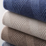 Suéter de lã merino extra-fina com gola alta em estilo bicolor
