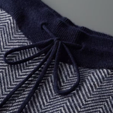 Conjunto de Roupa de Lã Merino Extra-Fina em Azul Marinho com Estampa Herringbone