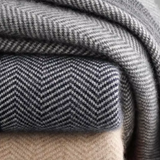 Conjunto de Roupa de Lã Merino Extra-Fina em Azul Marinho com Estampa Herringbone