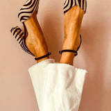 Zebrina - Sandália de salto médio com estampa de zebra