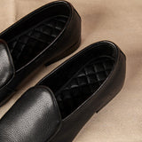 "Sapatos Belgas em Nappa com Almofadas Paris" could be rephrased as "Sapatos Nappa Belgas com Confortáveis Almofadas Paris".