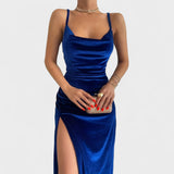Gabriela - Vestido de Veludo com Decote Elegante