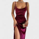 Gabriela - Vestido de Veludo com Aberturas Sofisticadas