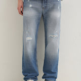 Jeans Clássicos Azuis com Detalhes Rasgados