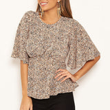 Blusa Bege com Babados e Estampa