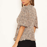 Blusa Bege com Estampa e Detalhes em Volantes