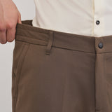 Calças Semi-Elásticas Slim Fit em Tom Castanho