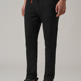 Calças Jeans de Denim Preto com Corte Cenoura