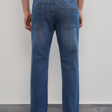 Jeans Azuis Clássicos com Corte Reto