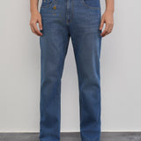 Jeans Azuis Clássicos com Corte Reto