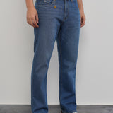 Jeans Azuis Clássicos com Corte Reto