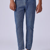 Jeans Carrot Fit Lavados em Azul Escuro