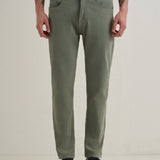 Jeans verdes slim com corte no tornozelo