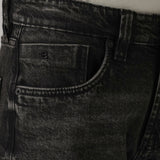 Jeans Pretos com Corte Reto e Efeito Desgastado