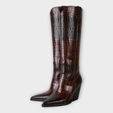 Botas Elegantes com Estampa Croco e Salto Sofisticado