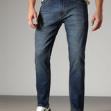 Jeans Slim Fit com Lavagem Média