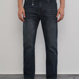 Jeans Azul Escuro com Corte Reto Clássico