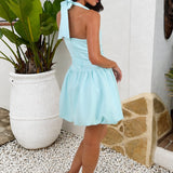 Mini Robe Verde Menta com Gola Halter e Saia com Detalhe Bubble