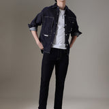 Jeans em tom azul marinho