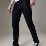 Jeans em tom azul marinho