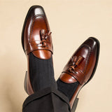 "Citi Loafers de Couro de Vitela com Pompom" pode ser reescrito como "Loafers Citi de Couro de Vitela com Pompom".